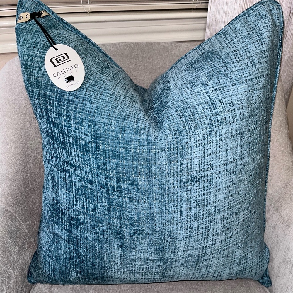 1-NWT CALLISTO HOME LUXURY VELVET DECORATIVE THROW PILLOW
